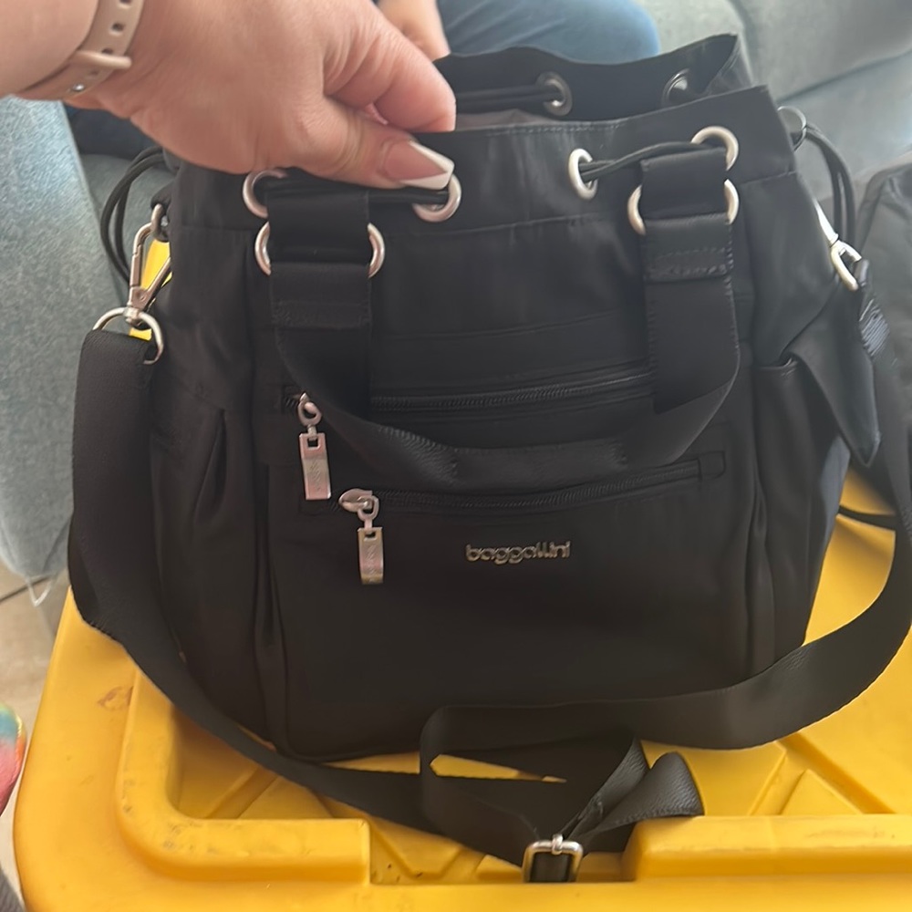 Baggallini bucket bag